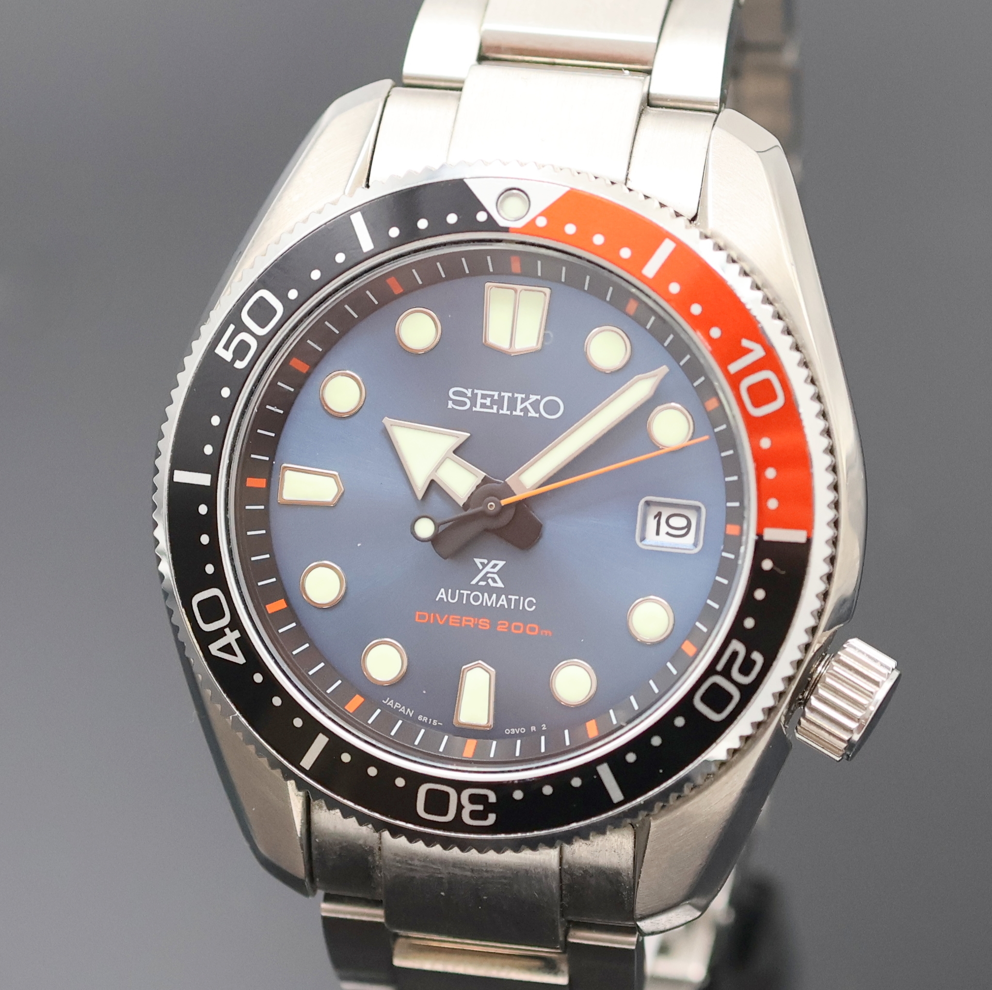 Detail a: SEIKO Prospex Divers Herrenarmbanduhr Referenz 6R15.04J0, Japan um 2010, Automatik, Edelstahlgeh. inkl. orig. Gliederband m. Faltschl., Boden u. ...