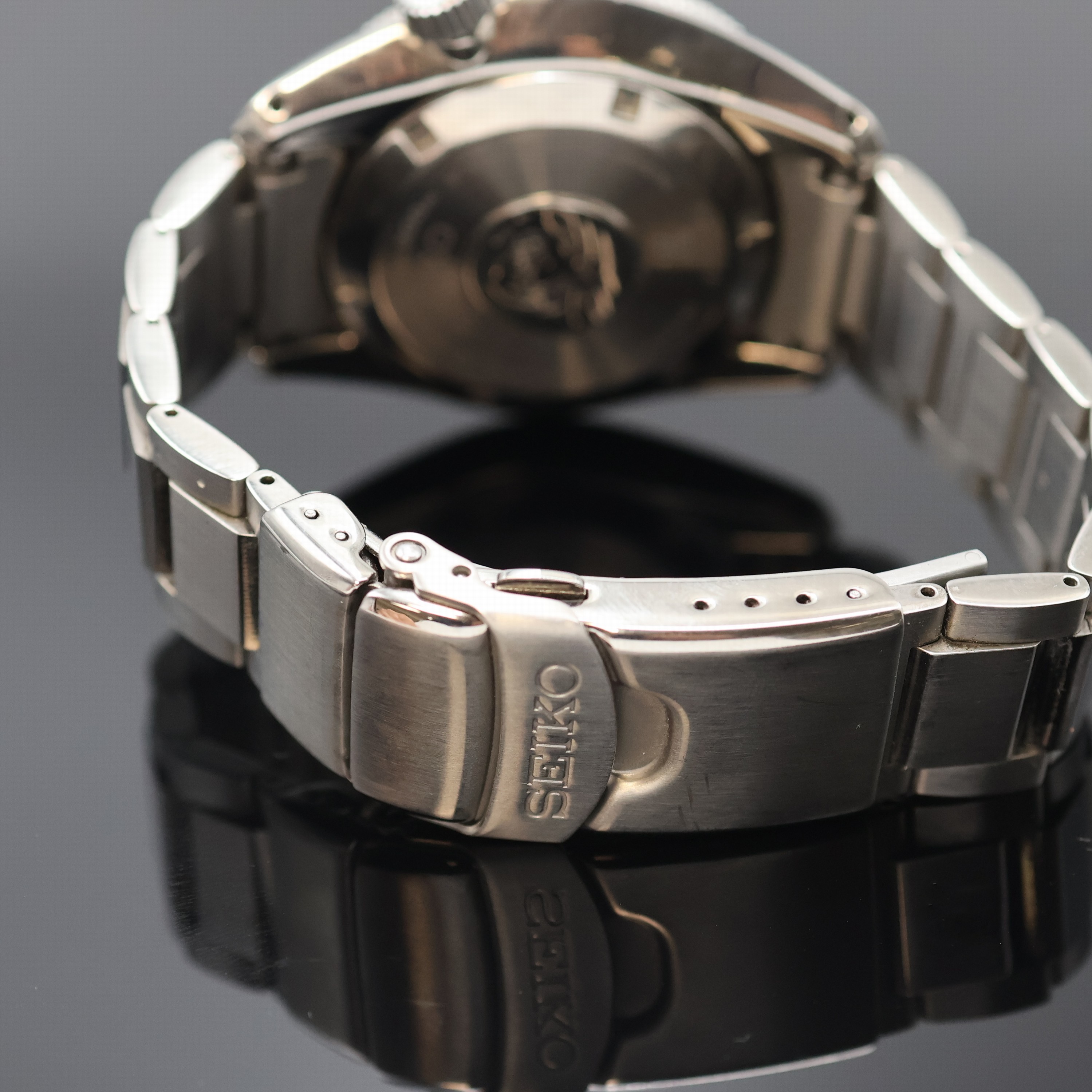 Detail b: SEIKO Prospex Divers Herrenarmbanduhr Referenz 6R15.04J0, Japan um 2010, Automatik, Edelstahlgeh. inkl. orig. Gliederband m. Faltschl., Boden u. ...