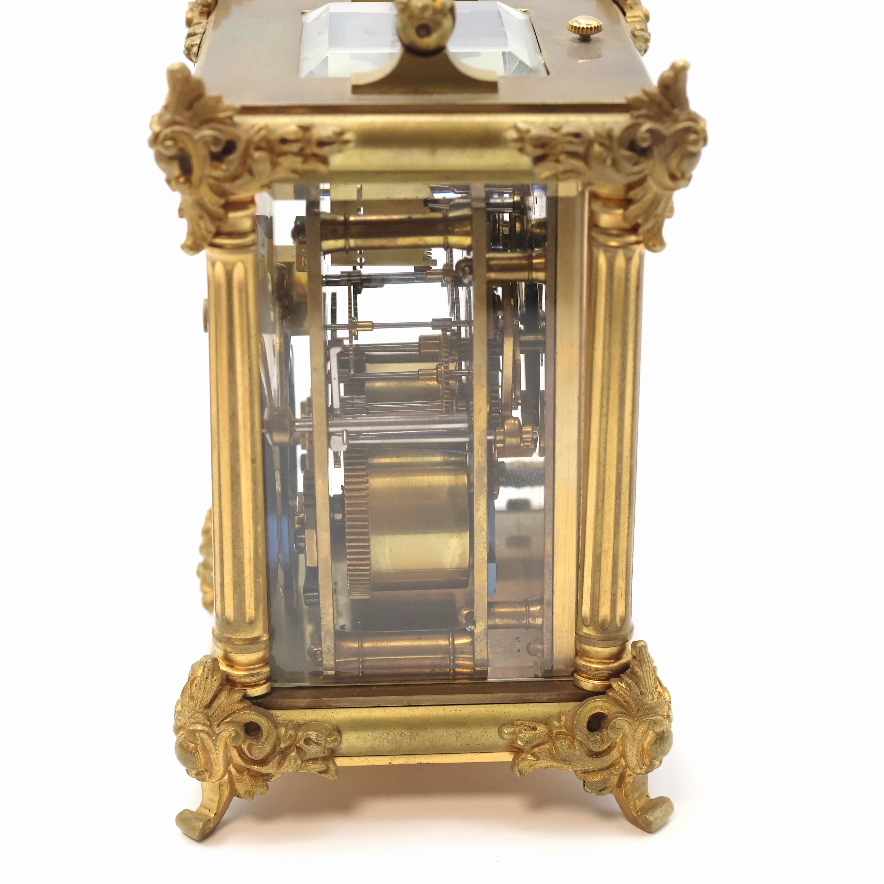 Detail e: HENRI JACOT 8 Tage Reiseuhr mit Schlagwerk und Repetition, Frankreich um 1880, Messinggeh. m. Verzierung 5-fach vergl., verg. Frontplatte m. ...