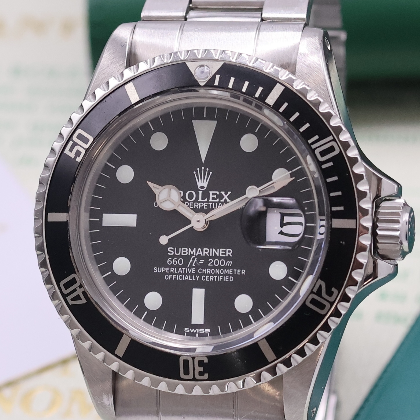 Detail a: ROLEX Oyster Perpetual Submariner Herrenarmbanduhr Referenz 1680, Schweiz verk. lt. beil. Garantie 07/1974, Automatik, Chronometer der Superlative in ...