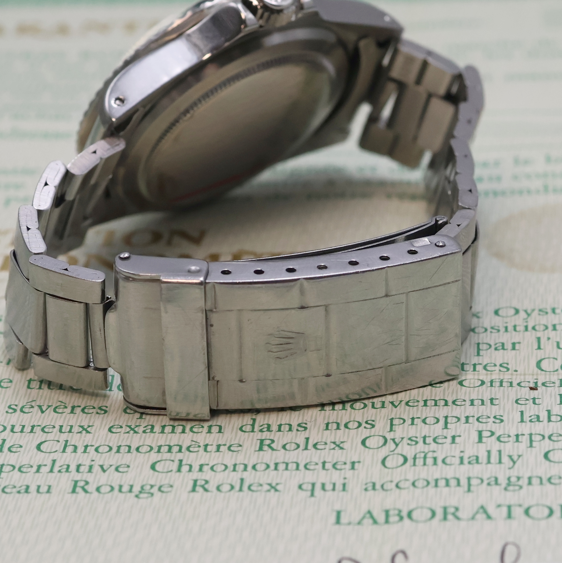 Detail b: ROLEX Oyster Perpetual Submariner Herrenarmbanduhr Referenz 1680, Schweiz verk. lt. beil. Garantie 07/1974, Automatik, Chronometer der Superlative in ...