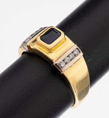 Image 26966840 - 18 kt Gold Saphir-Brillant-Ring, GG 750/000, Saphir-Rechteck ca. 0.20 ct (besch.),8 ...