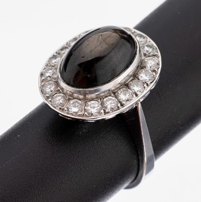 Image 26966882 - 14 kt Gold Saphir-Brillant-Ring, WG 585/000, ovaler Stern-Saphircabochon ca. 7.60 ct, ...