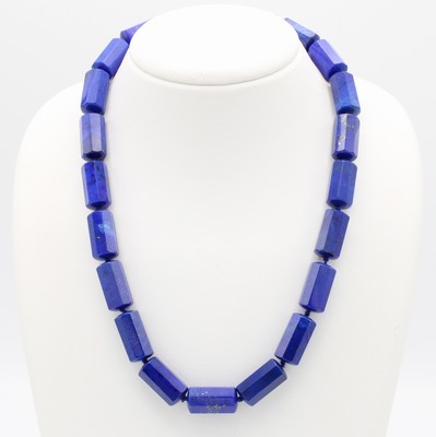 26966892a - Lapislazulikette, Karabinerschl. verg., Lapislazuliwalzen ca. 20x10 mm, L. ca. 47 cm ...