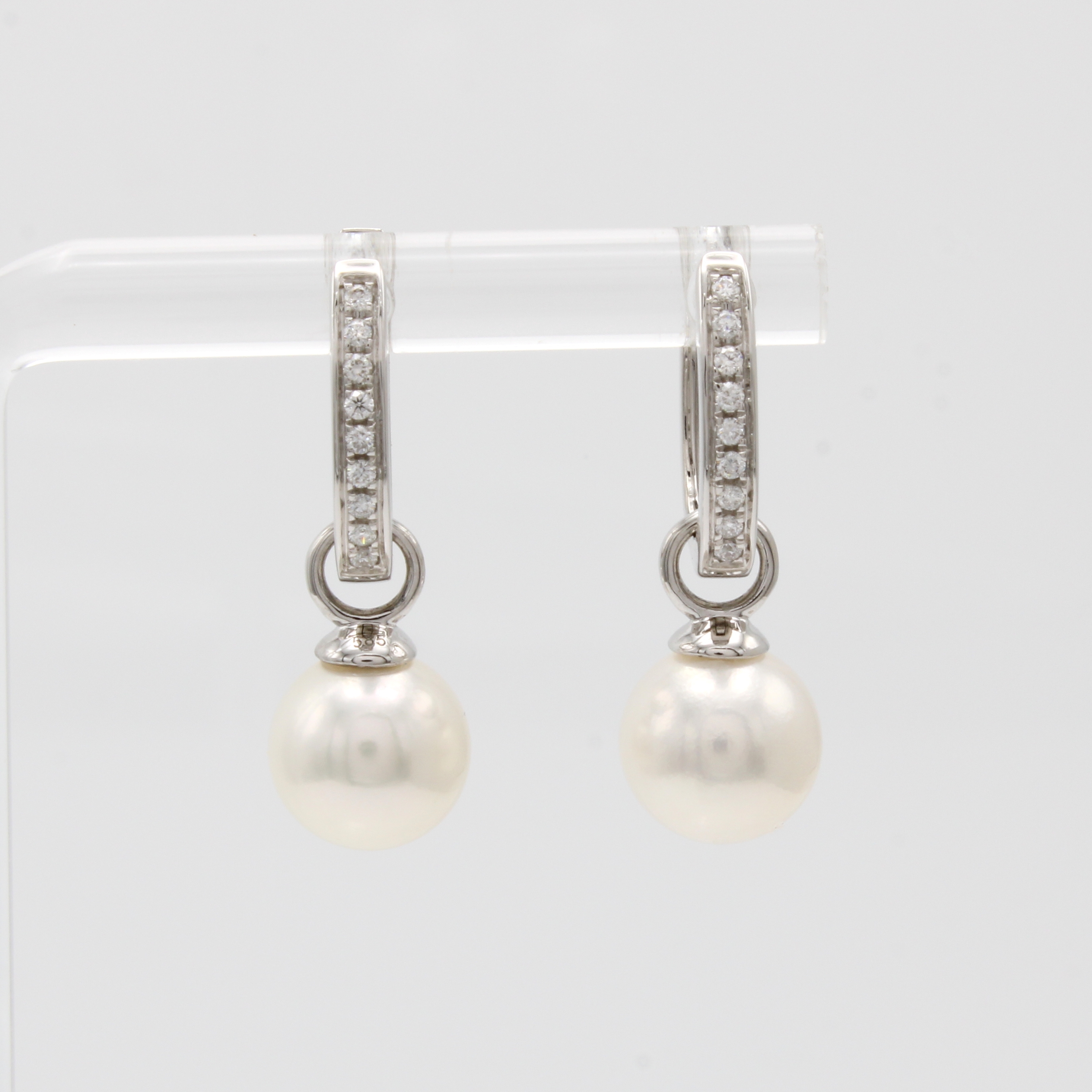 Image 26966906 - Paar Creolen mit Brillanten und Akoyazucht- perlen, WG 585/000, 18 Brill. zus. ca. 0.13 ...