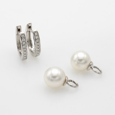 26966906b - Paar Creolen mit Brillanten und Akoyazucht- perlen, WG 585/000, 18 Brill. zus. ca. 0.13 ...