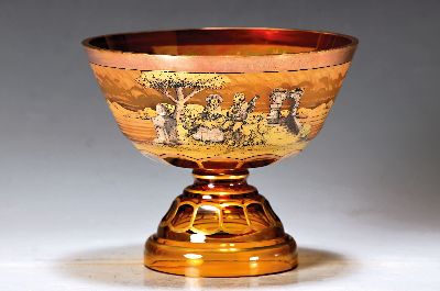 Image 26966934 - Fußschale, Böhmen, 1930er Jahre, gelb gebeiztes Kristallglas, umlaufender ...