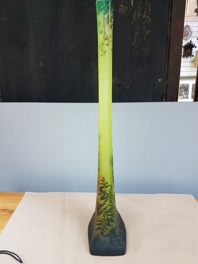 26966959c - Sehr große Stangenvase, Daum Nancy, um 1910-20, farbloses Schichtglas, gelb ...