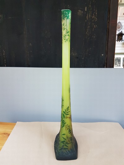 26966959e - Sehr große Stangenvase, Daum Nancy, um 1910-20, farbloses Schichtglas, gelb ...