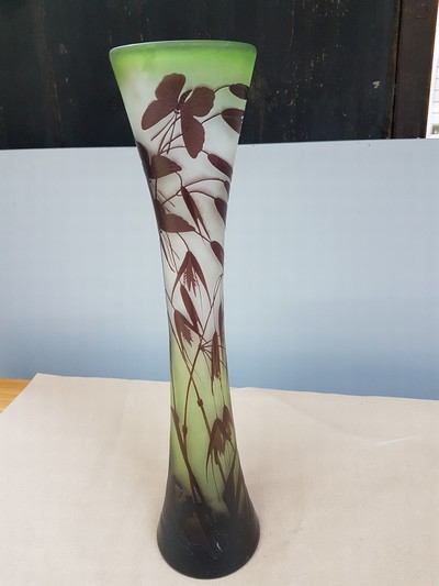 26966960b - Große Vase, Emile Gallé, um 1900-10, Dekor von filigranen Gräsern und ...