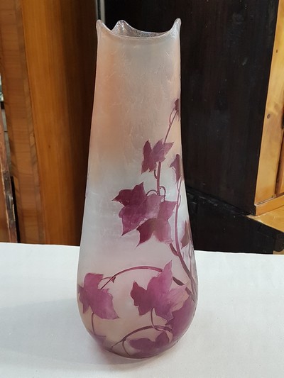 26966961b - Große Vase, Legras, um 1900, roter stilisierter Ahornblatt-Dekor, farbloses ...