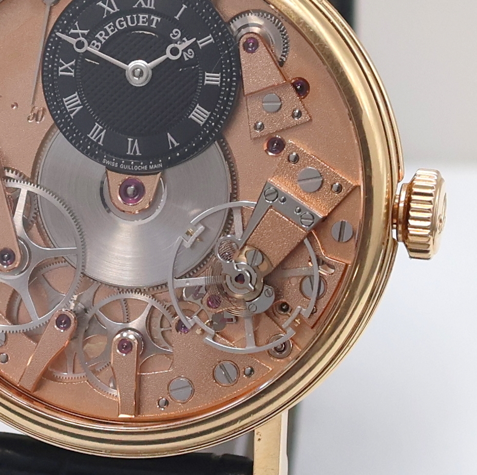 Detail b: BREGUET hochfeine Herrenarmbanduhr La Tradition in RG 750/000 No. 932 Referenz 7027BR R9 9V6, Handaufzug, orig. Lederband m. orig. RG 750/000 ...