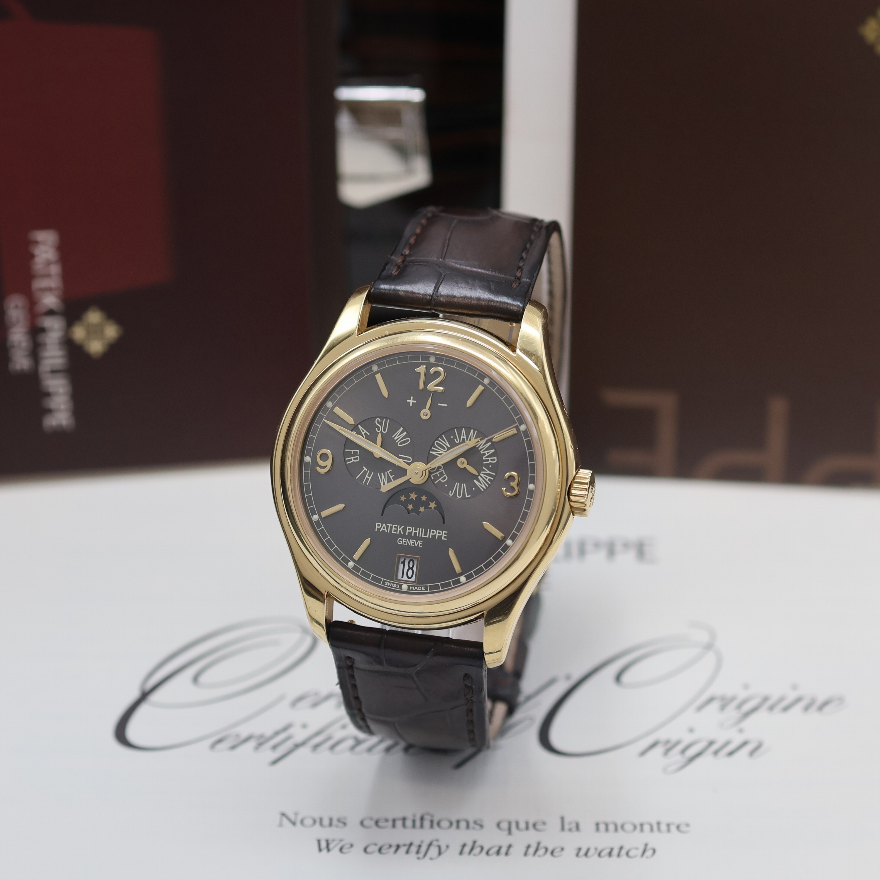PATEK PHILIPPE hochfeiner und seltener, astronomischer Jahreskalender in GG 750/000 Referenz 5146J-010, Automatik, beids. vergl., Boden verschr., ...