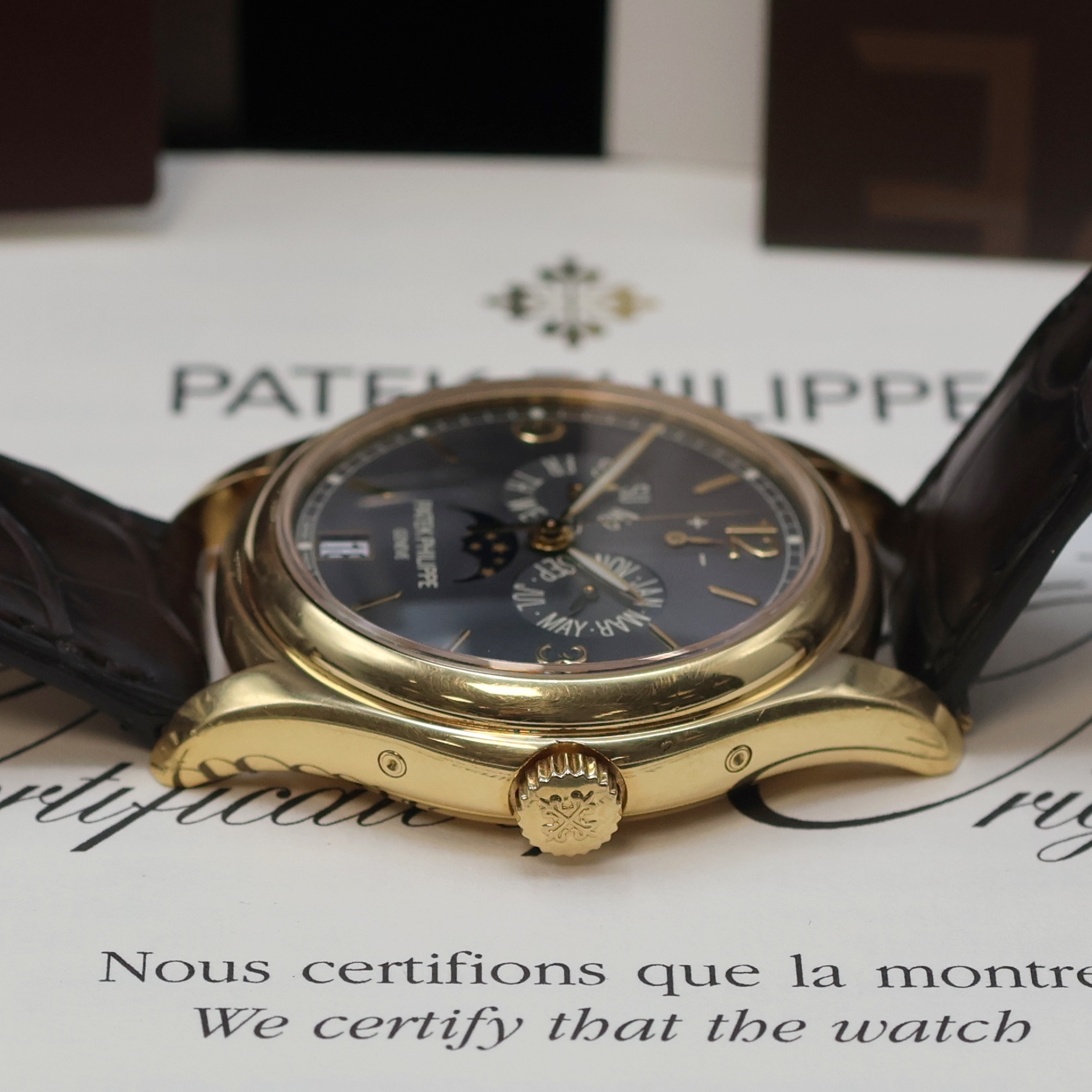 Detail e: PATEK PHILIPPE hochfeiner und seltener, astronomischer Jahreskalender in GG 750/000 Referenz 5146J-010, Automatik, beids. vergl., Boden verschr., ...