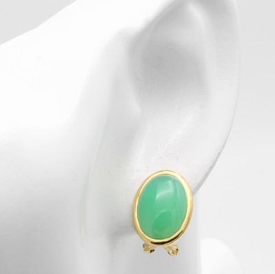 26967142b - Paar Ohrstecker mit Chrysoprasen, GG 585/000, 2 ovale Chrysoprase in glatter Fassung, M. ...