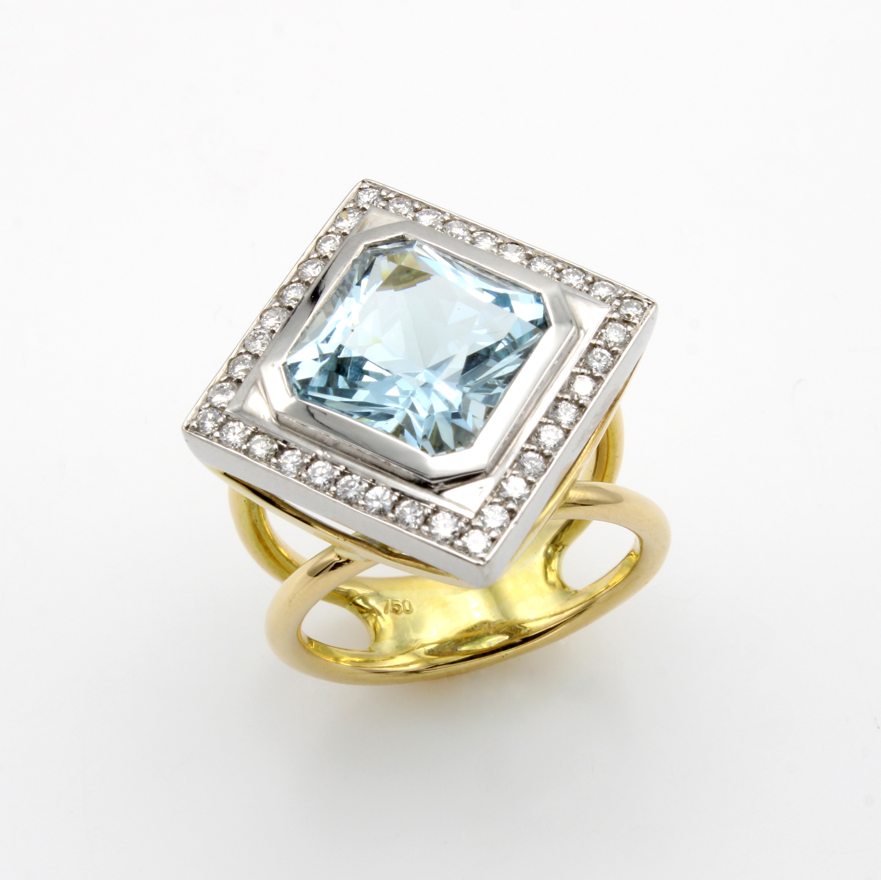 Image 26967586 - Ring mit Aquamarin und Brillanten, GG/WG 750000, carréef. Ringkopf bes. m. Aquam. ca. ...