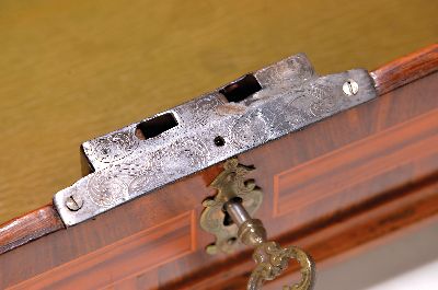 26967555b - Barockes Kästchen-/Schreibschatulle, deutsch, um 1760, Nussbaumfurnier mit, ...