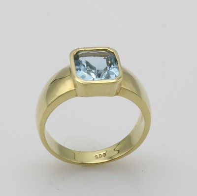 26967593a - Ring mit Aquamarin, GG 585/000, achteckiger Aquam. in glatter Fassung ca. 2.4 ct, RW ca. ...