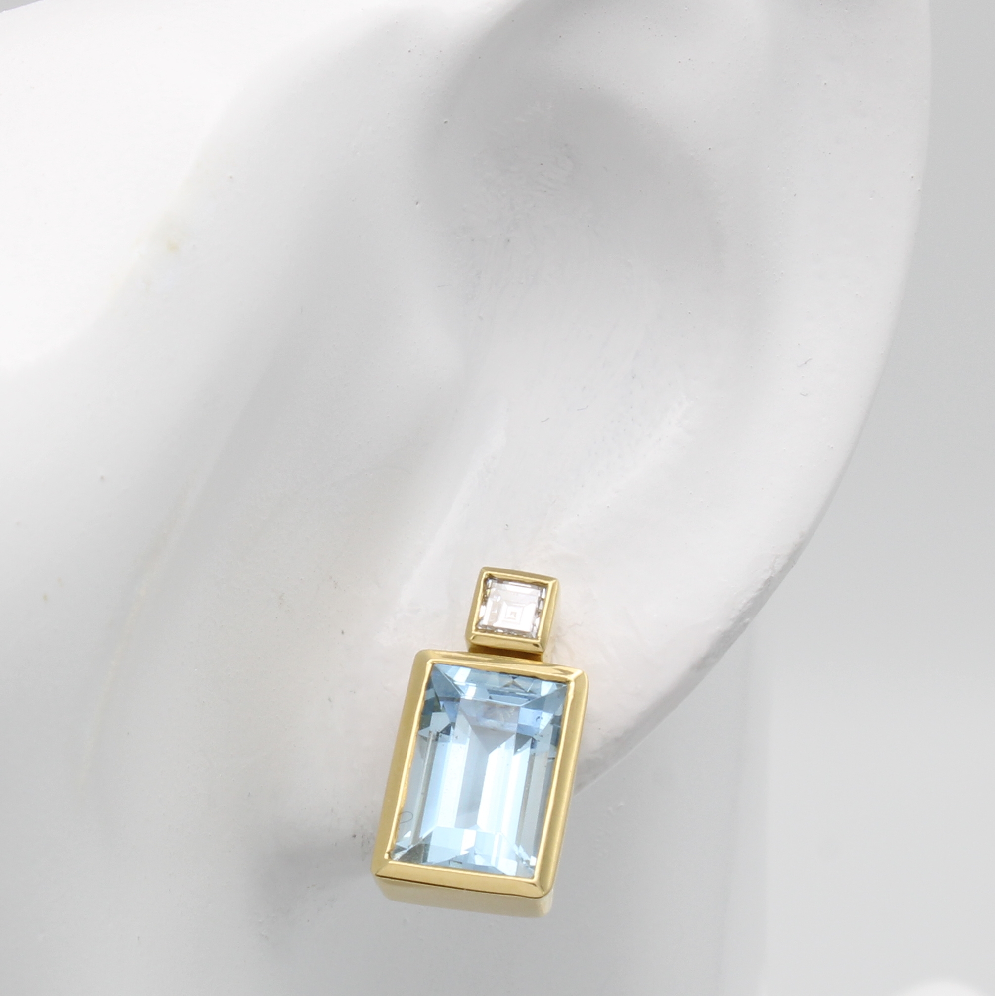 Image 26967641 - Paar Ohrstecker mit Aquamarinen und Diamanten, GG 750/000, 2 rechteckige Aquam. zus. ca. ...