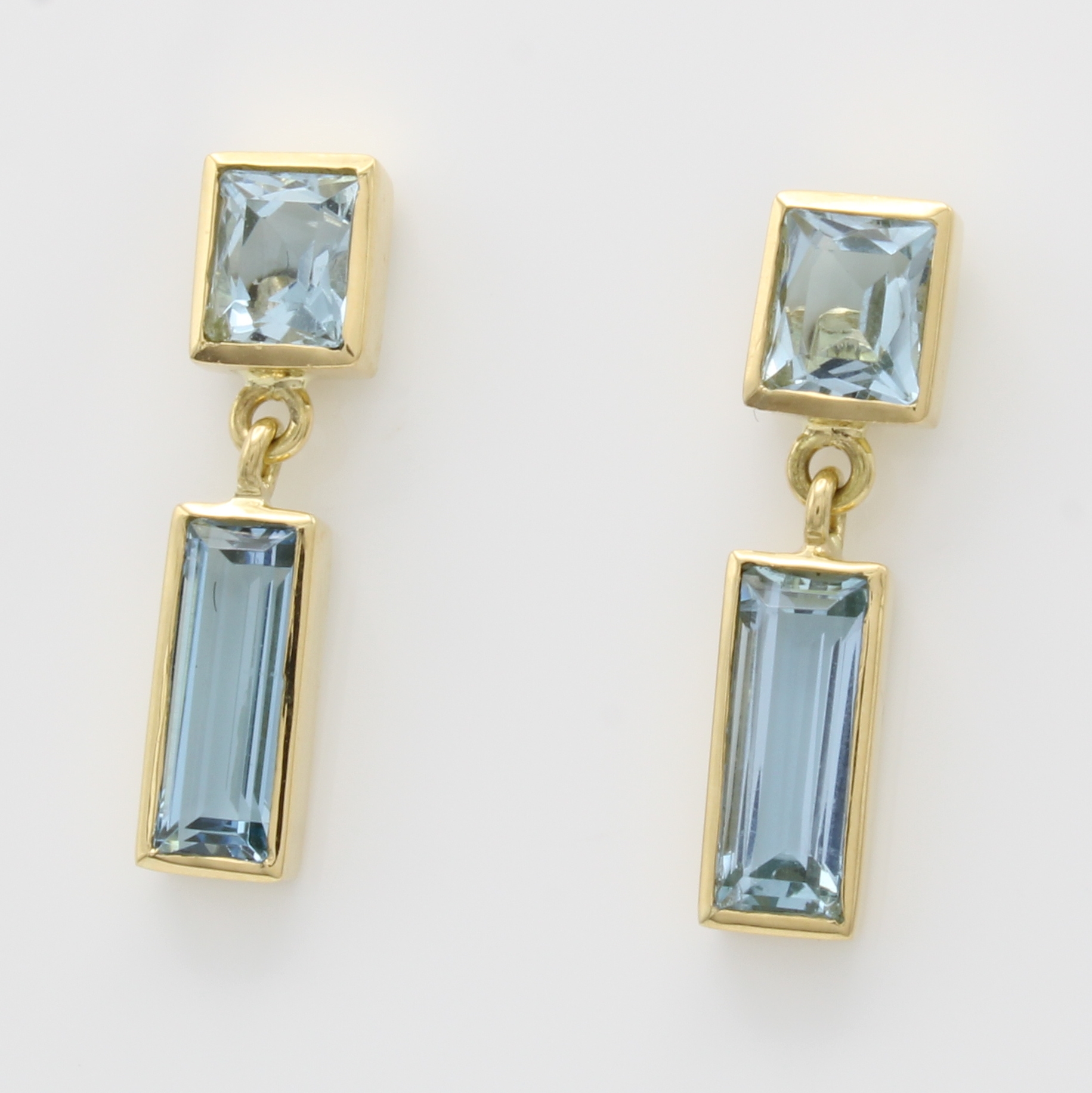 Image 26967644 - Paar Ohrstecker mit Aquamarinen, GG 750/000, 4 Aquam. zus. ca. 1.85 ct, Abhängungen ...