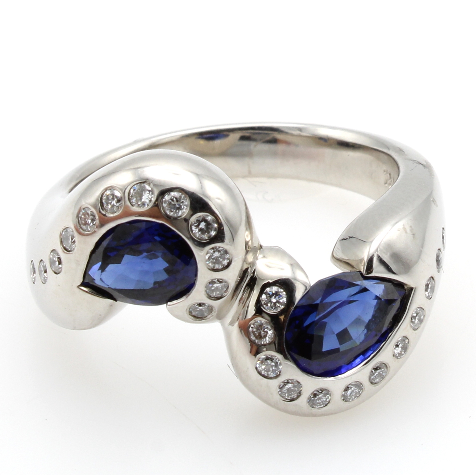 Image 26967656 - Ring mit Saphiren und Brillanten, WG 750/000, 2 Saphirtropfen zus. ca. 9.30 ct, Brill. ...