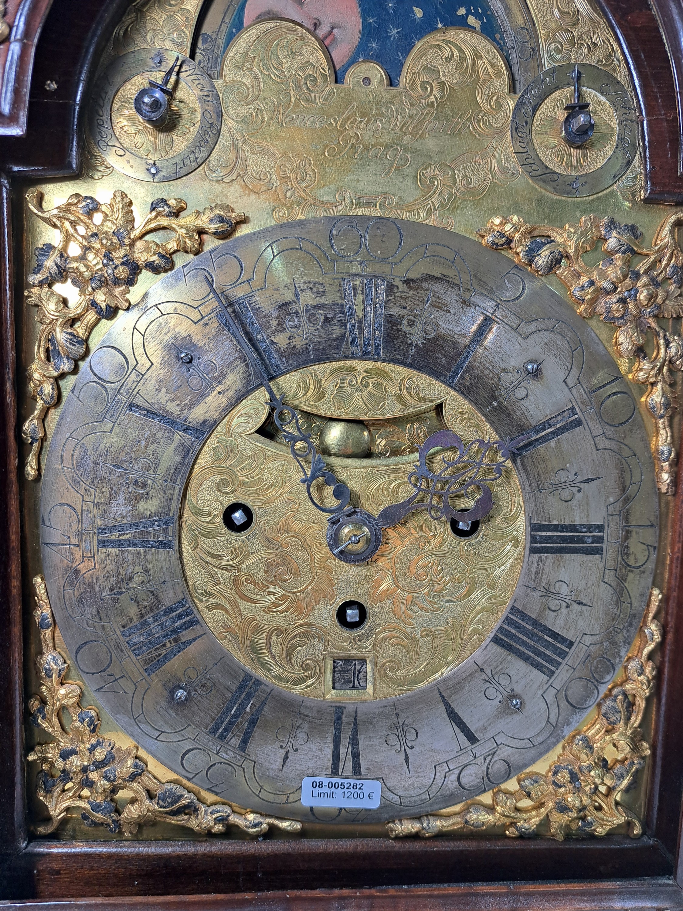 Detail b: Barockuhr mit Mondphase und Datum und sog. Wiener Schlag, Wenceslaus Wilfarth Prag, um 1750/80, elegantes Prager Holzgehäuse, allseitig verglast, ...
