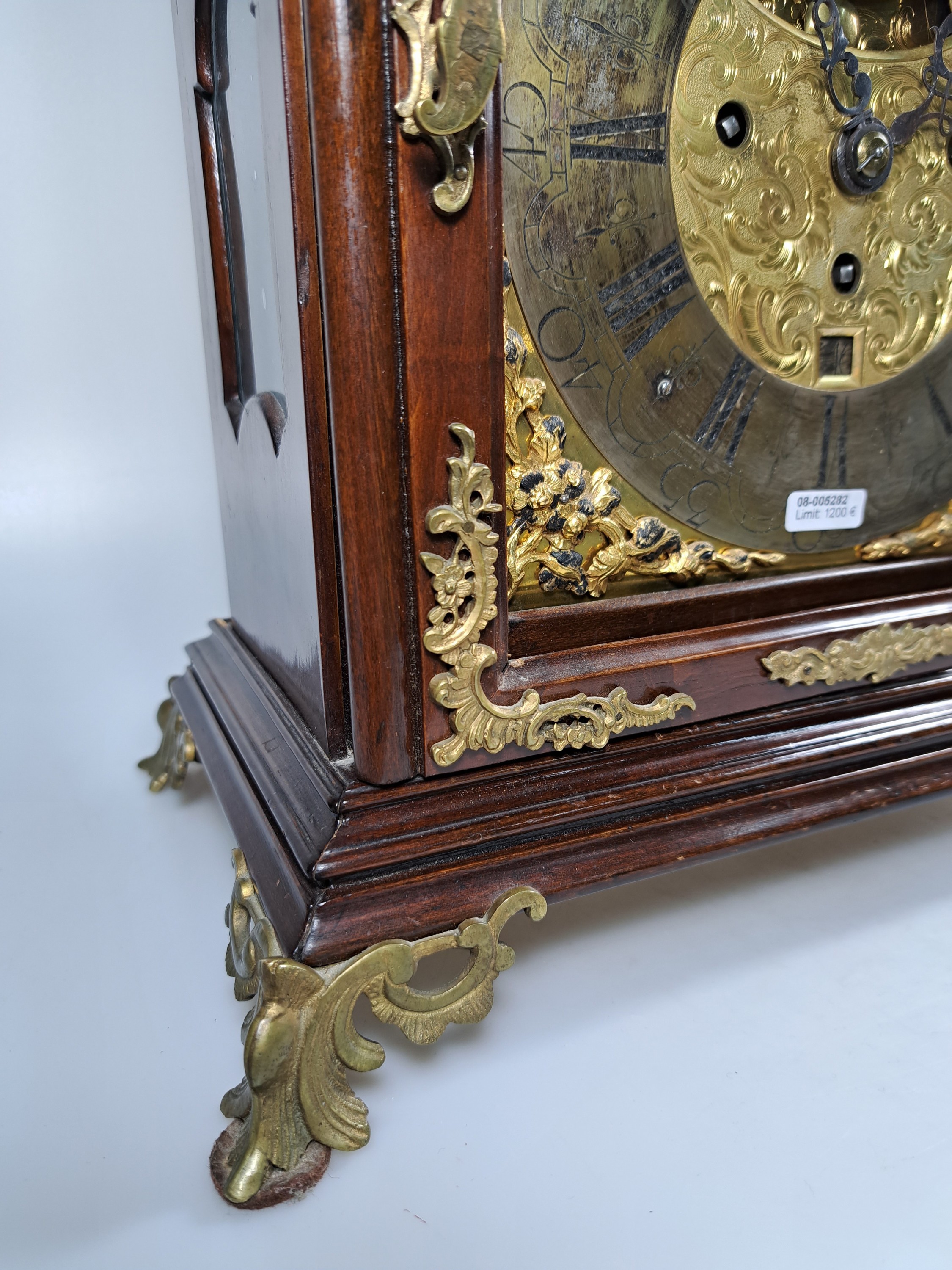 Detail i: Barockuhr mit Mondphase und Datum und sog. Wiener Schlag, Wenceslaus Wilfarth Prag, um 1750/80, elegantes Prager Holzgehäuse, allseitig verglast, ...