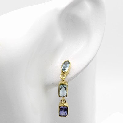 26967643a - Paar Ohrgehänge mit Farbsteinen, GG 585/000,4 Aquam. zus. ca. 2.6 ct, 2 Tansanite zus. ...