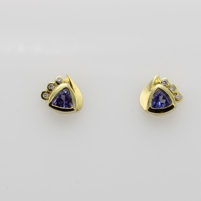26967664a - Paar Ohrstecker mit Tansaniten und Brillanten, GG 585/000, 2 dreieckige Tansanite zus. ...