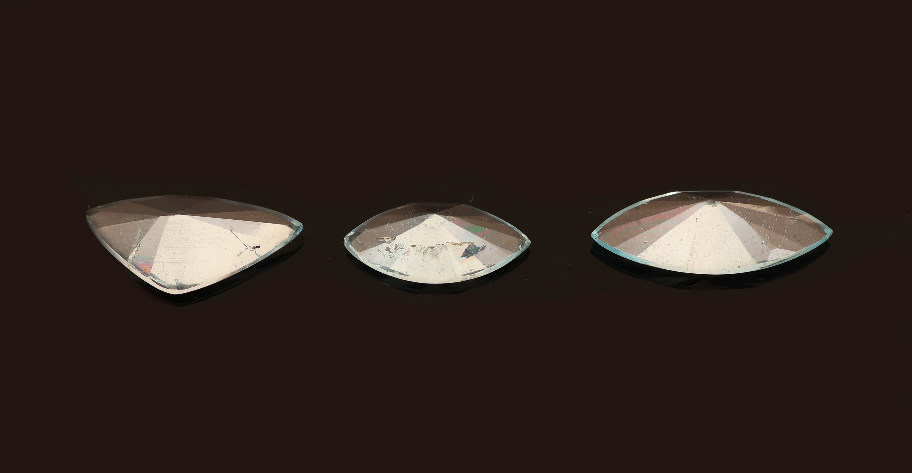 Detail a: Lot 3 lose Aquamarine zus. ca. 11.71 ct, Bufftop Schliff, 2 x Navette, 1 x Triangel