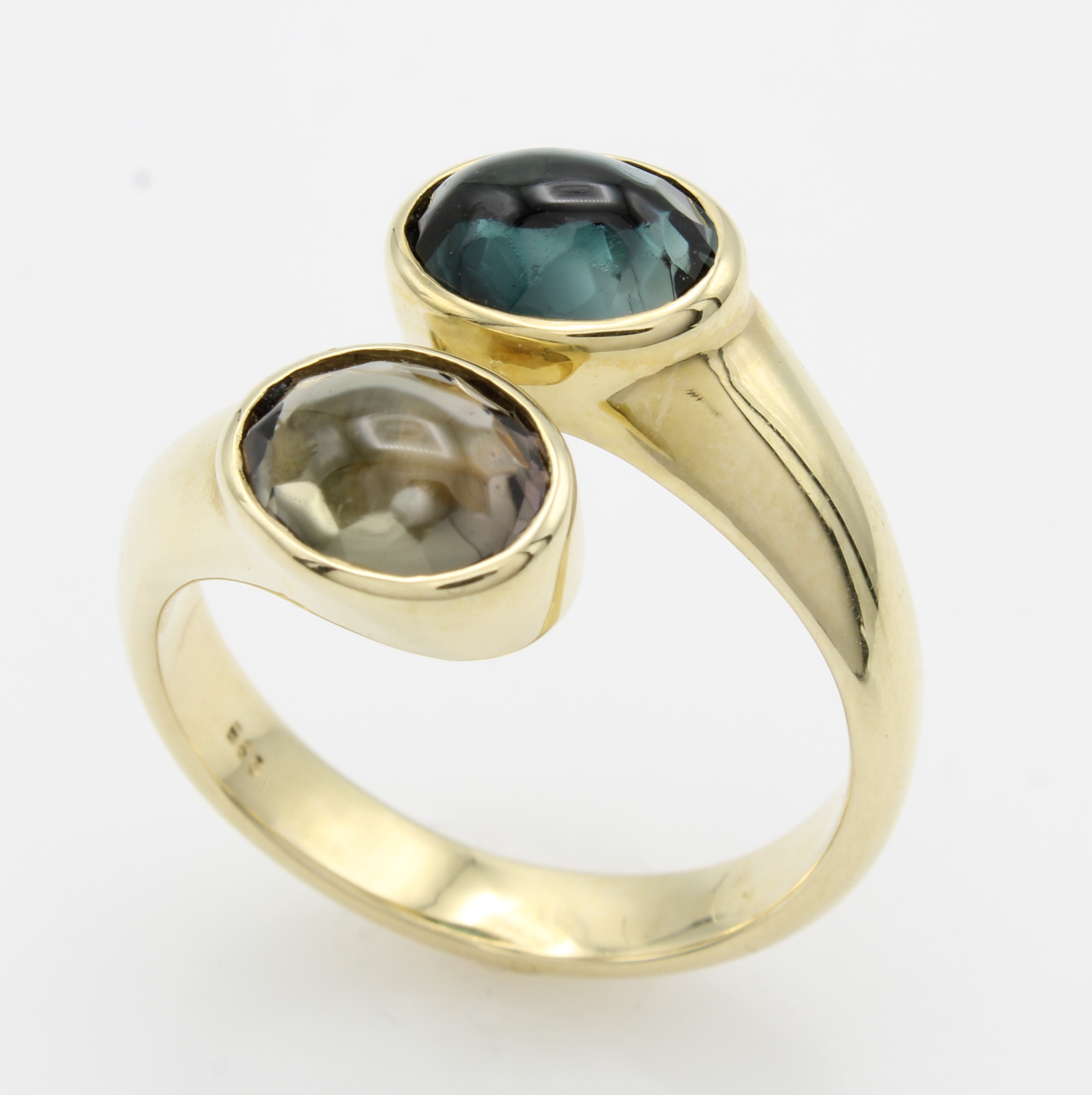 Image 26967741 - Ring mit Turmalinen, GG 585/000, grüner u. brauner Turmalincabochon zus. ca. 3.65 ct, ...