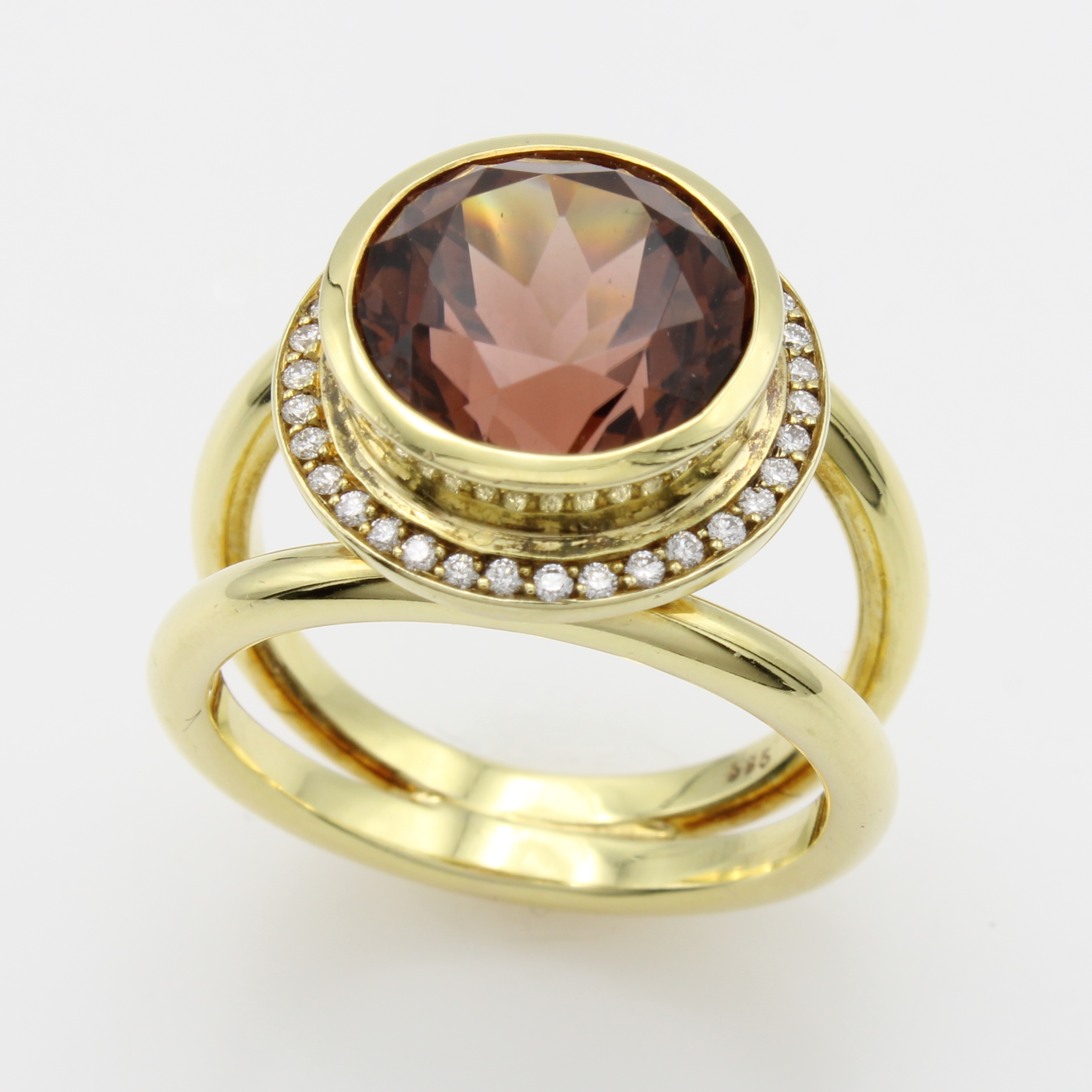 Image 26967751 - Ring mit Turmalin und Brillanten, GG 585/000, runder Ringkopf bes. m. rosa-braunem ...