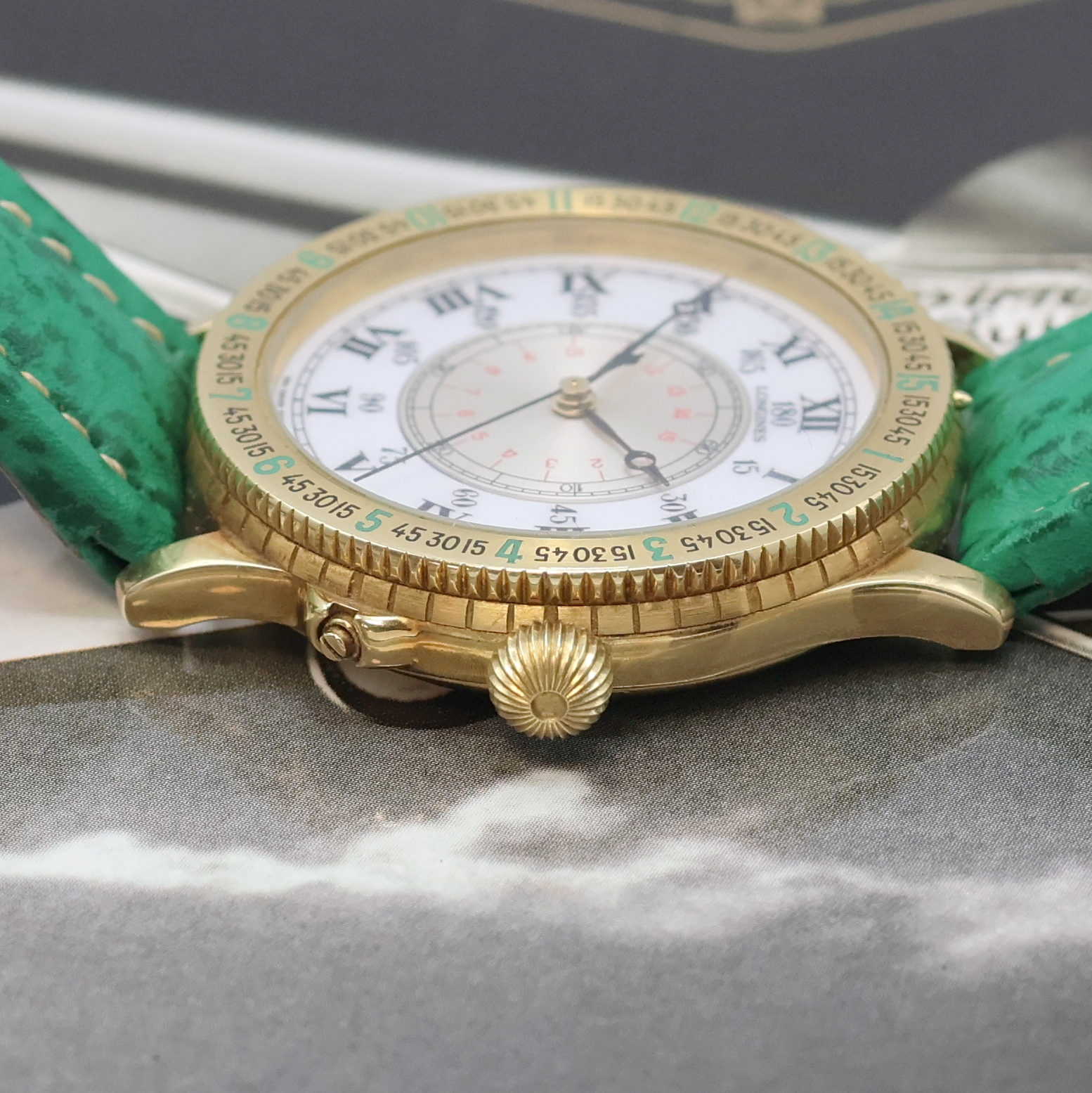 Detail c: LONGINES Lindbergh Stundenwinkelarmbanduhr in GG 750/000, Schweiz um 1995, Automatik, Scharniergeh. Referenz 989.5216 über Drücker b. 4 zu öffnen, ...