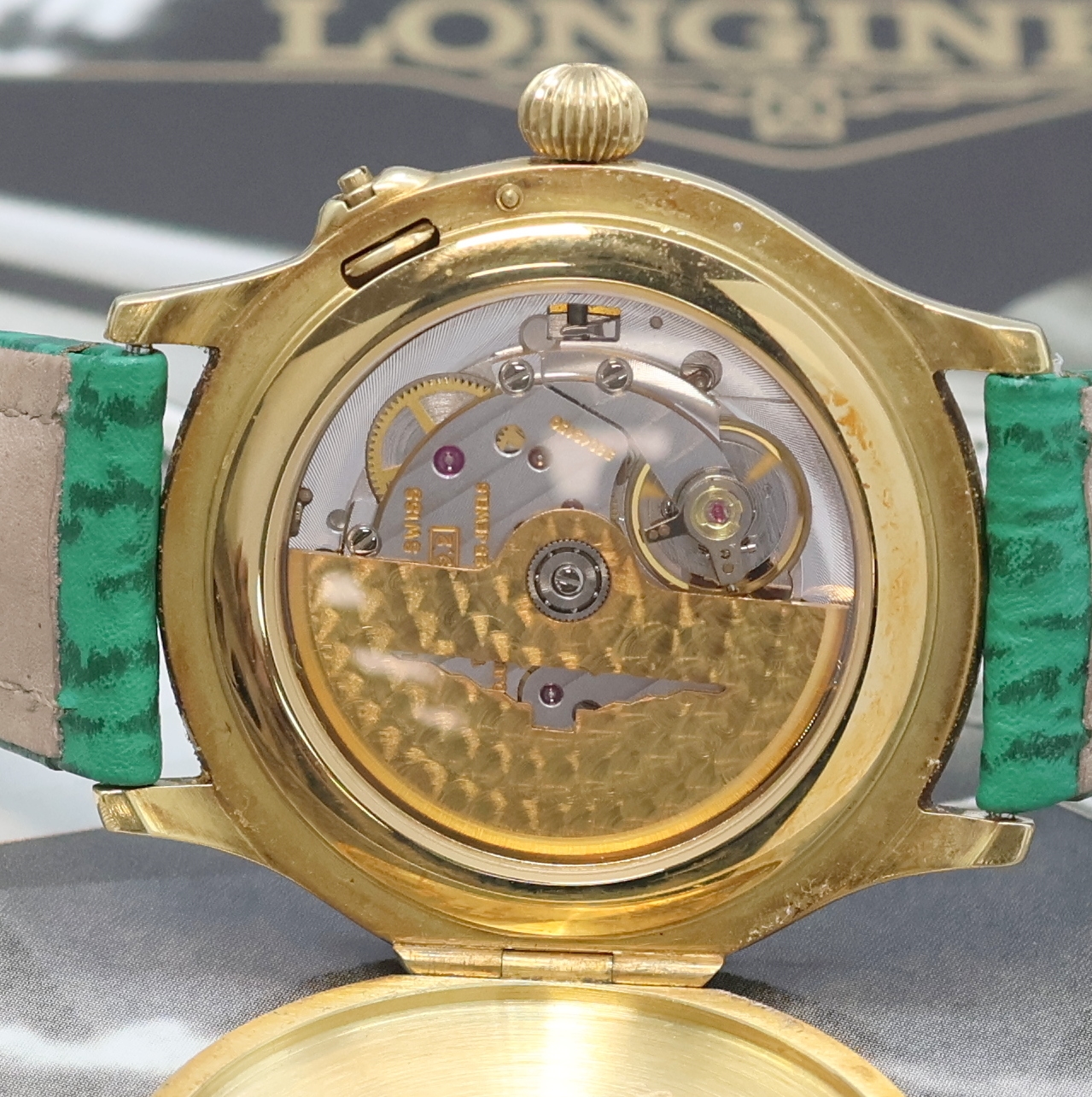 Detail e: LONGINES Lindbergh Stundenwinkelarmbanduhr in GG 750/000, Schweiz um 1995, Automatik, Scharniergeh. Referenz 989.5216 über Drücker b. 4 zu öffnen, ...