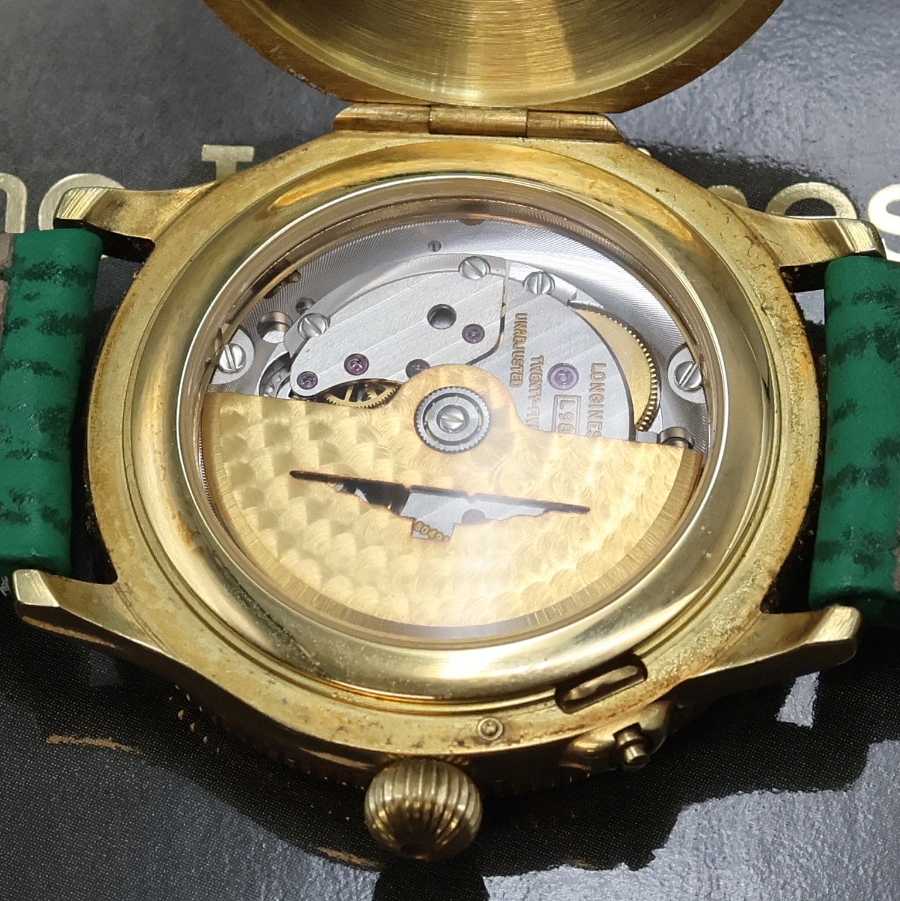 Detail f: LONGINES Lindbergh Stundenwinkelarmbanduhr in GG 750/000, Schweiz um 1995, Automatik, Scharniergeh. Referenz 989.5216 über Drücker b. 4 zu öffnen, ...