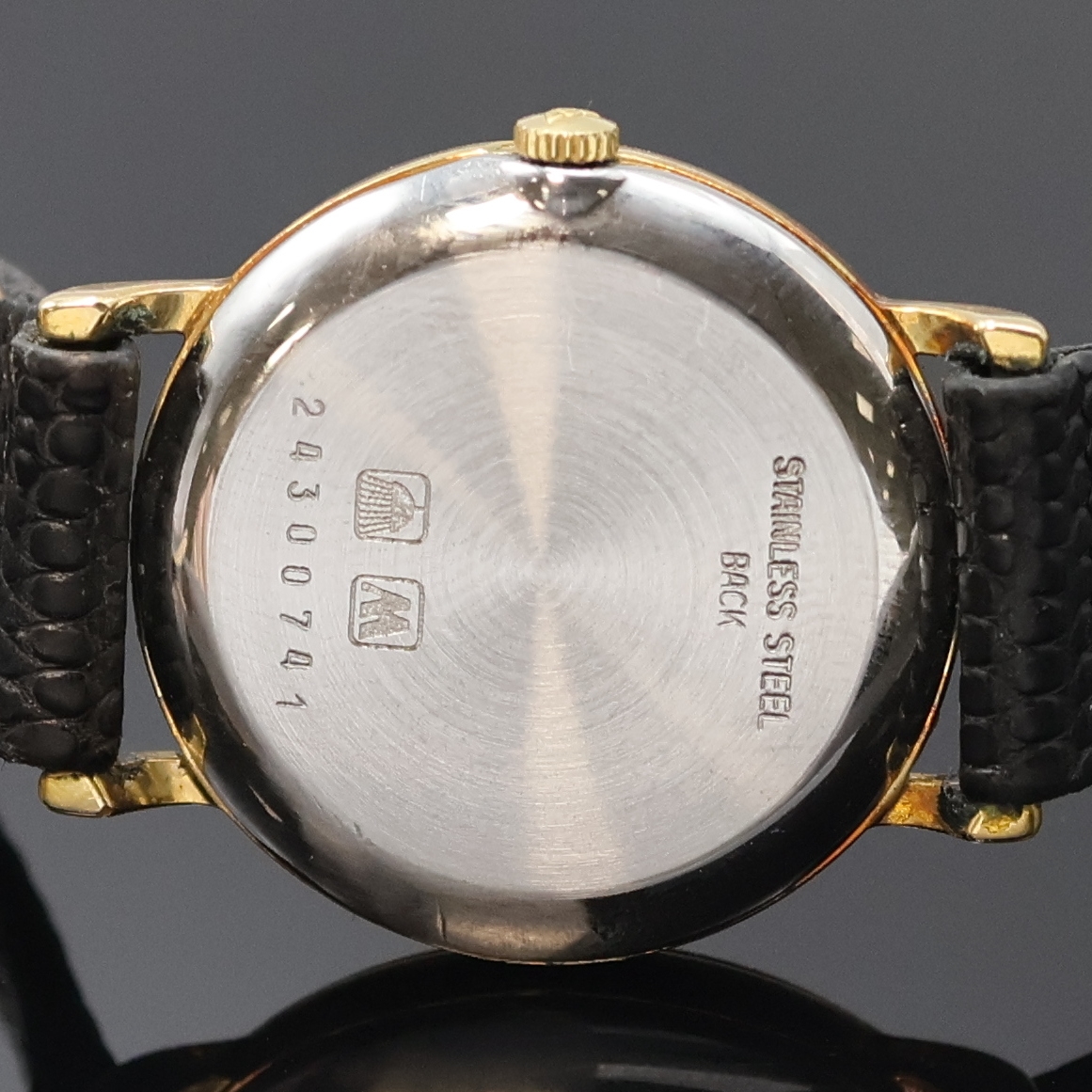 Detail e: LONGINES Résence Damen/Herren 2 Armbanduhren, Schweiz um 1985, verg. Geh. m. aufgedr. Stahlböden, weiße Zifferblätter, röm. Zahlen, ...