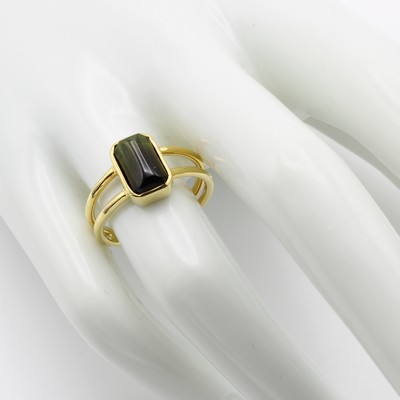 26967721a - Ring mit Turmalin, GG 585/000, l. spitz zulaufender, grüner Turmalincabochon ca. 2.9 ...