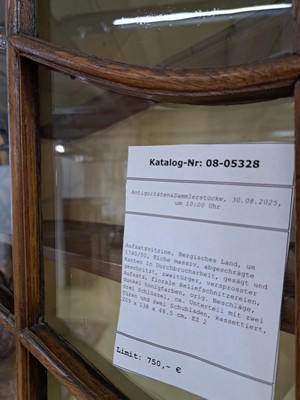 26967727l - Aufsatzvitrine, Bergisches Land, um 1740/50, Eiche massiv, abgeschrägte Kanten in ...