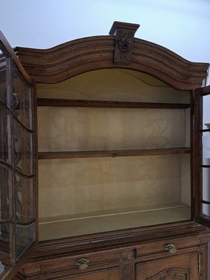 26967727m - Aufsatzvitrine, Bergisches Land, um 1740/50, Eiche massiv, abgeschrägte Kanten in ...