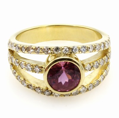 26967748a - Ring mit Turmalin und Diamanten, GG 585/000, rosa Turmalin ca. 1.55 ct, Diam. in 2 ...