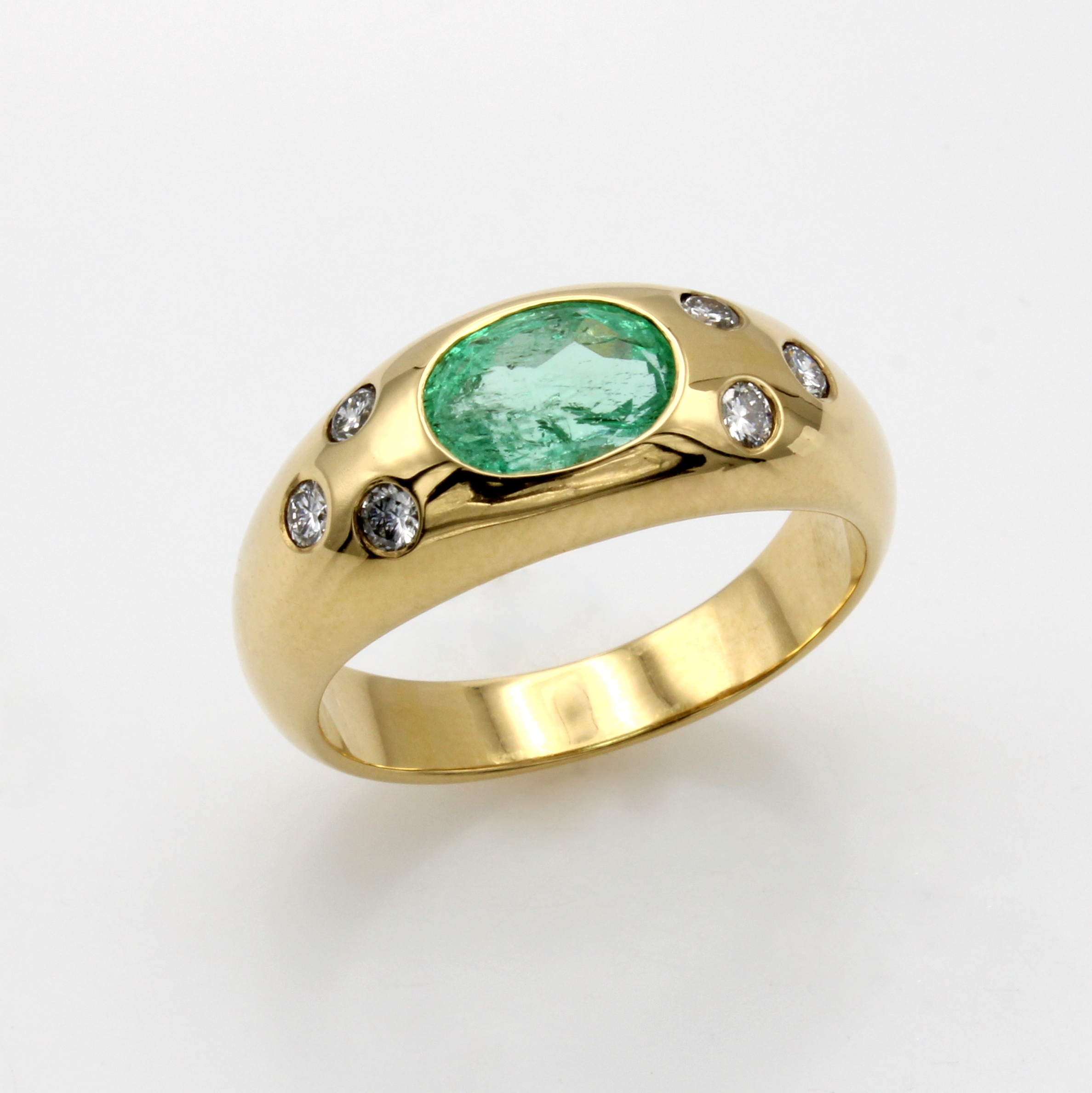Image 26967805 - Ring mit Smaragd und Brillanten, GG 750/000,ovaler Smaragd ca. 1.29 ct, 6 Brill. zus. ...
