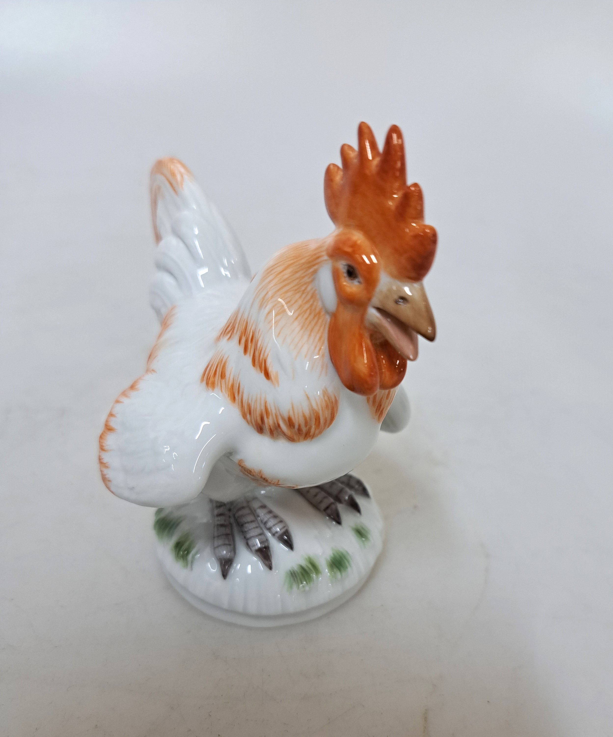 Detail b: Porzellanfigur Hahn, Meissen, 2.Hälfte 20.Jh. , Porzellan, Nr. 7328, handbemalt, H. 10 cm