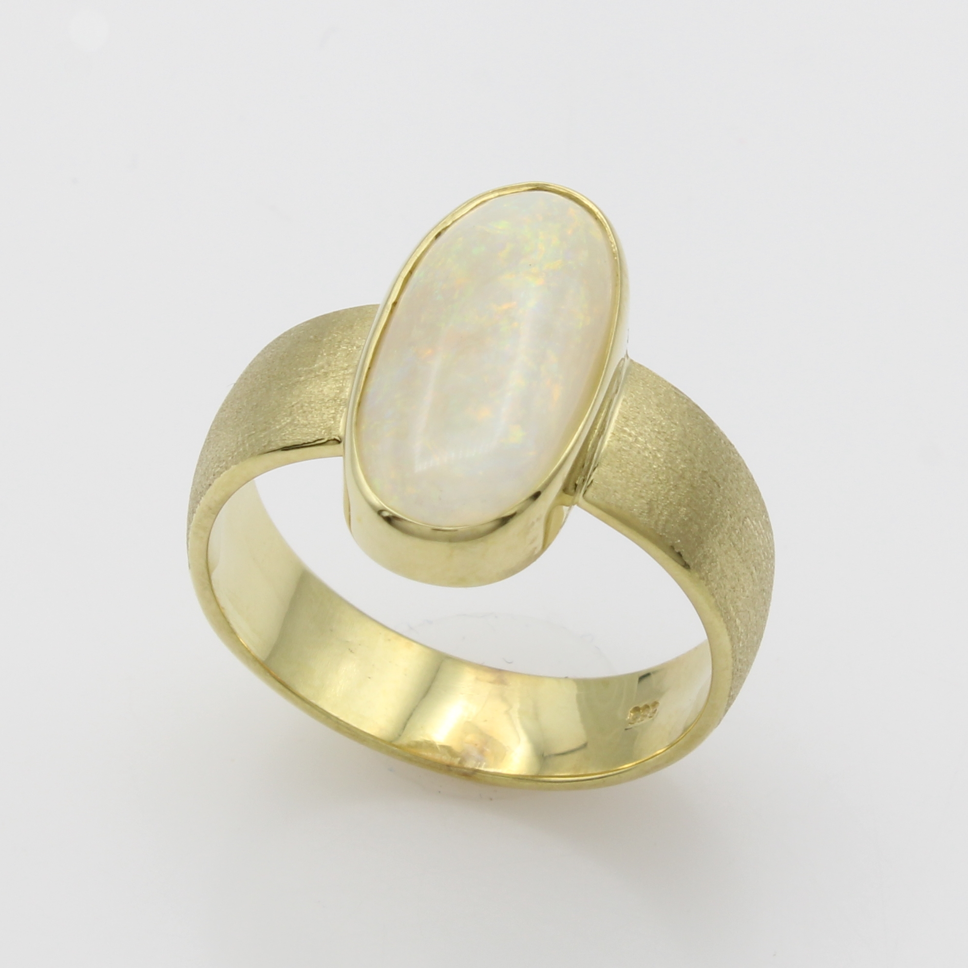 Image 26967834 - Ring mit Opal, GG 585/000, z.T. matt., ovaler Opal ca. 2.7 ct, RW ca. 58 Schätzpreis: ...