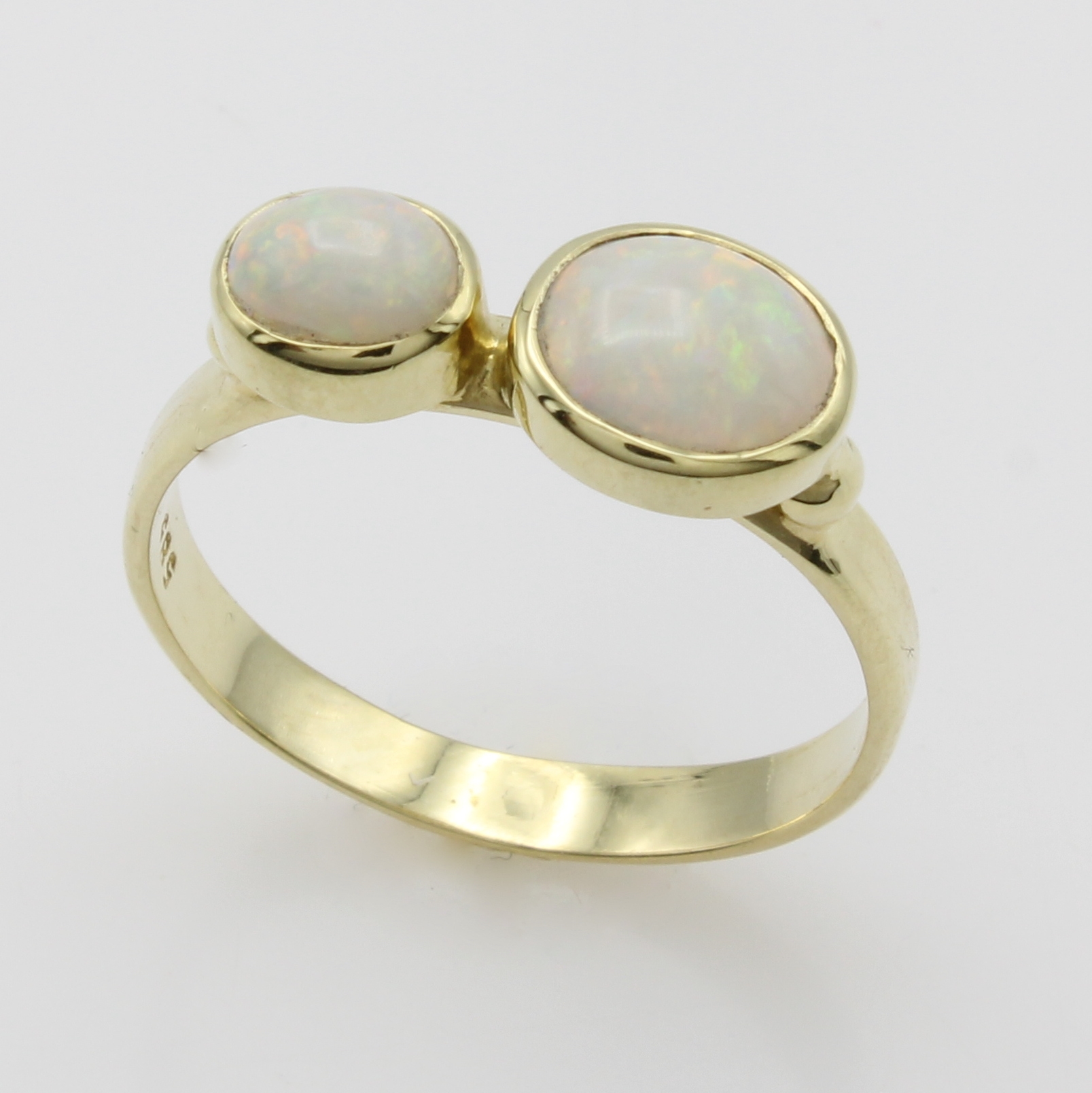 Image 26967835 - Ring mit Opalen, GG 585/000, 2 Opale zus. ca. 1.00 ct, RW ca. 59 Schätzpreis: 1150, - ...