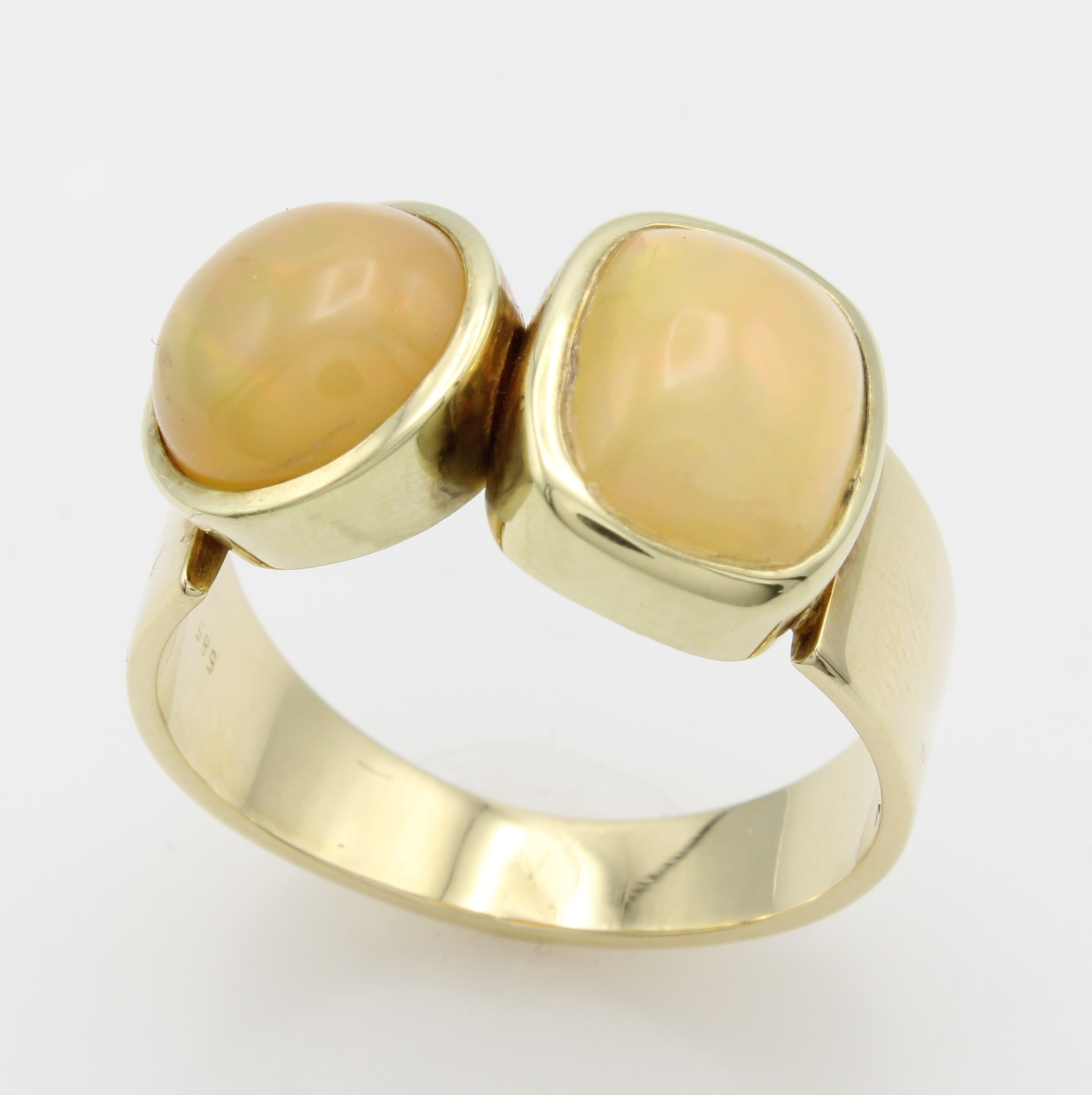 Image 26967836 - Ring mit Opalen, GG 585/000, 2 Opale in versch. Formen zus. ca. 3.3 ct, RW ca. 57 ...