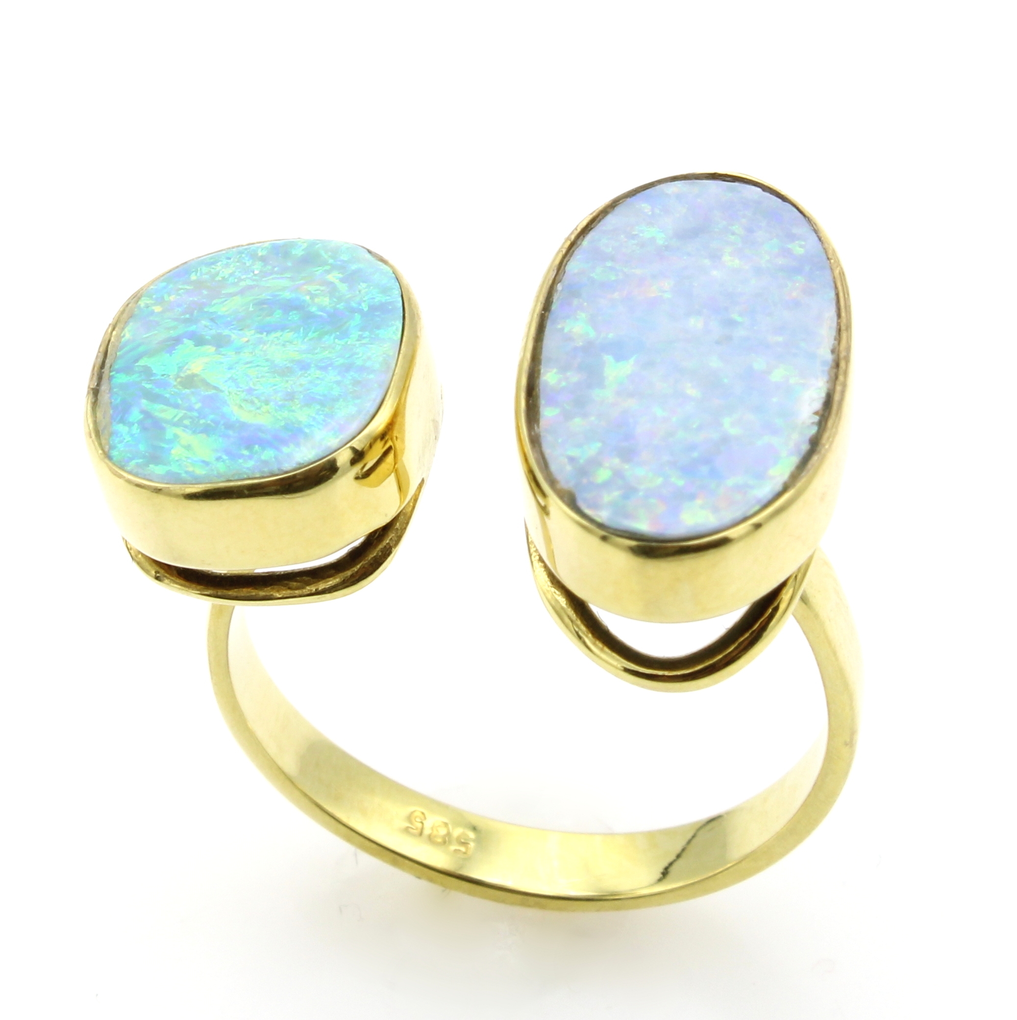 Image 26967843 - Ring mit Opaldoubletten, GG 585/000, 2 Doubletten in versch. Formen zus. ca. 6 ct, offen ...