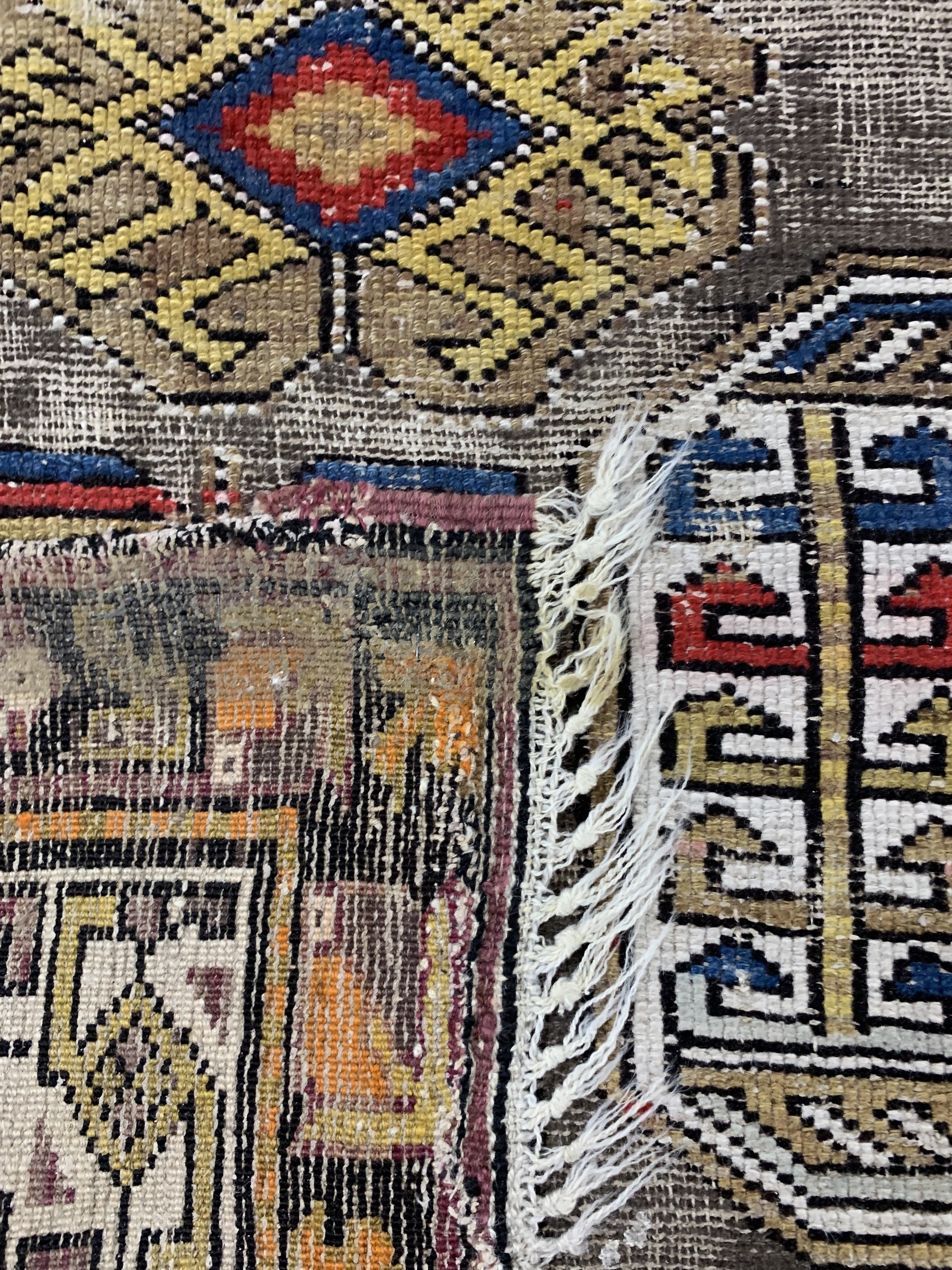 Detail h: Karabagh antik, Turkmenistan, 19.Jhd, Wolleauf Wolle, ca. 300 x 165 cm, EHZ: 4(Risse & Löcher)