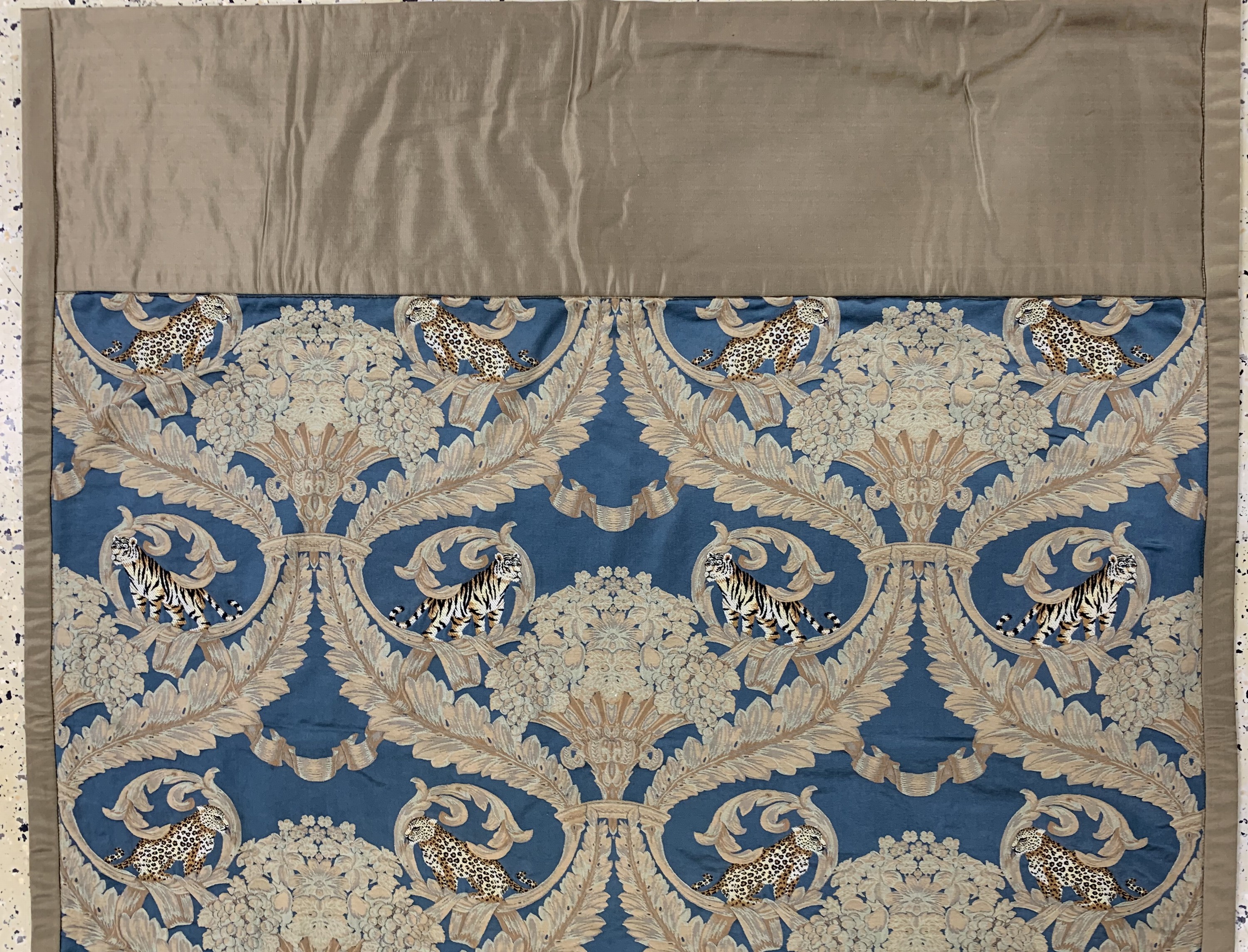 Detail a: Wandbehang-bestickt, Europa, Mitte 20.Jhd, Baumwolle, ca. 310 x 127 cm, EHZ: 2(kleine Flecken)