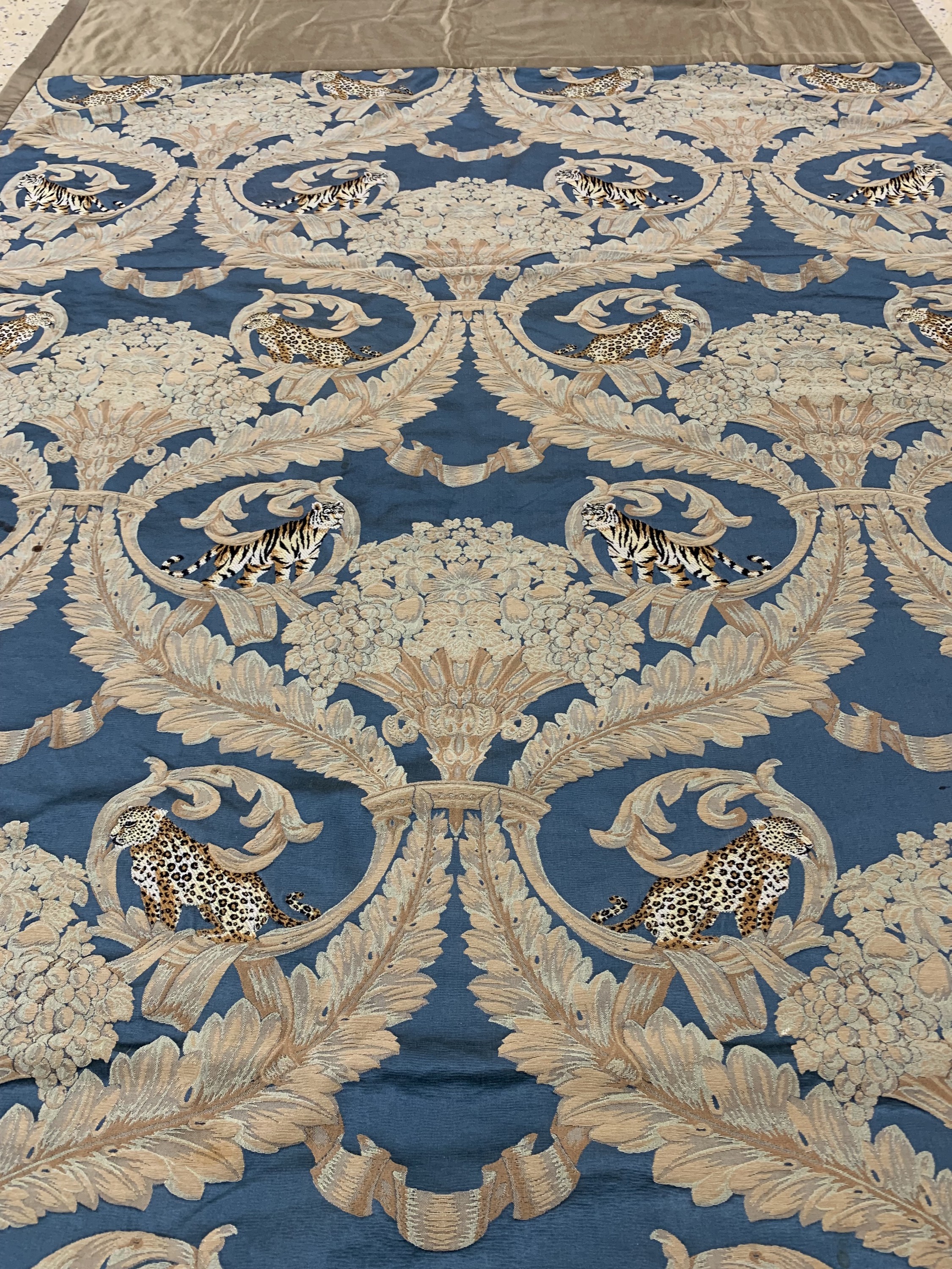 Detail e: Wandbehang-bestickt, Europa, Mitte 20.Jhd, Baumwolle, ca. 310 x 127 cm, EHZ: 2(kleine Flecken)