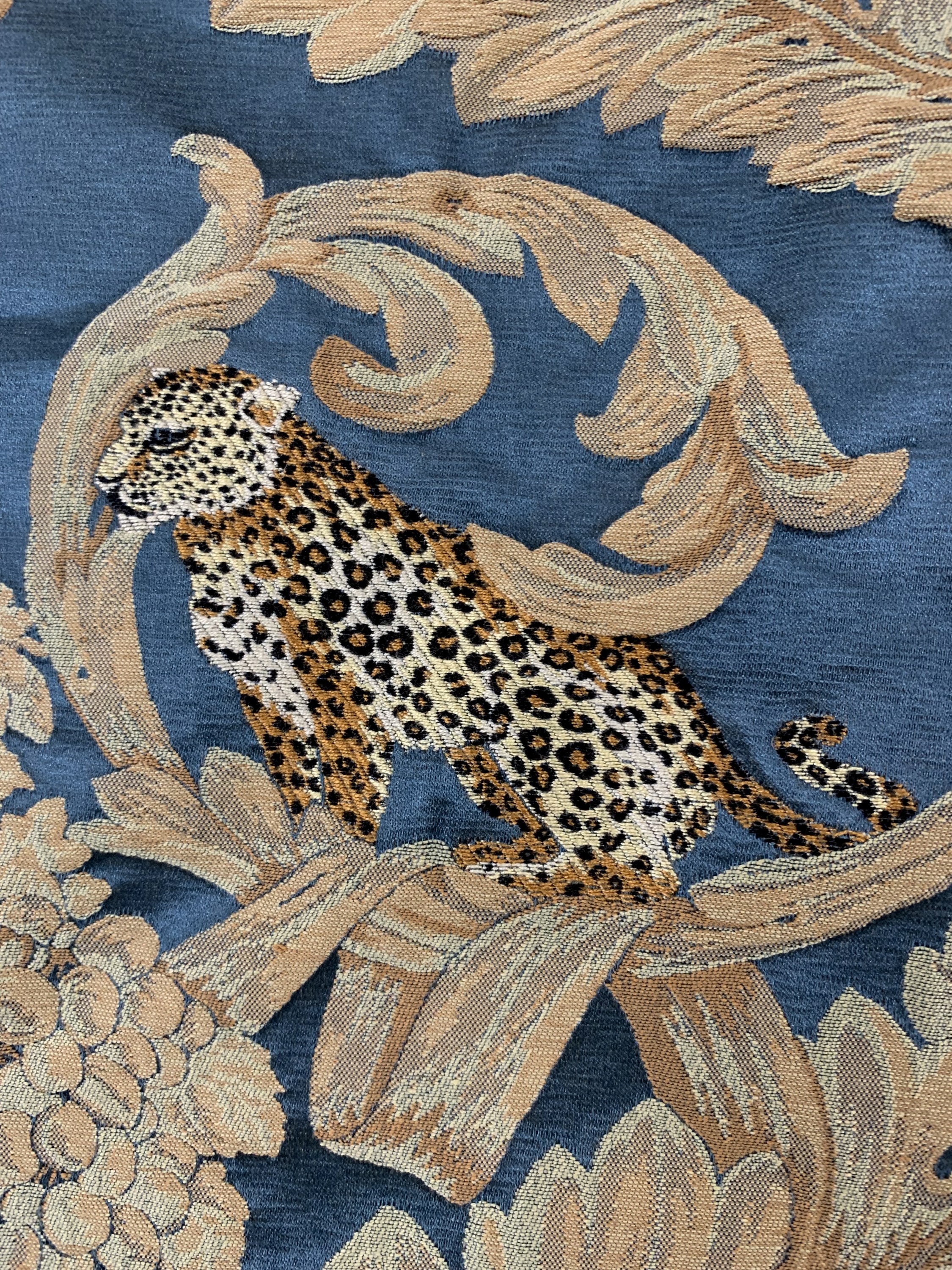Detail g: Wandbehang-bestickt, Europa, Mitte 20.Jhd, Baumwolle, ca. 310 x 127 cm, EHZ: 2(kleine Flecken)